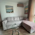 Apartamento уют,спокойствие,сигурност на метри от плажа