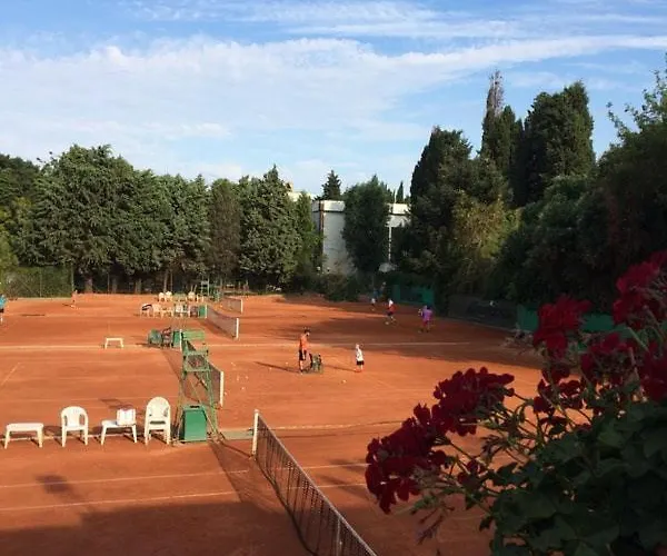 Apartamento уют,спокойствие,сигурност на метри от плажа Saints Constantine and Helena